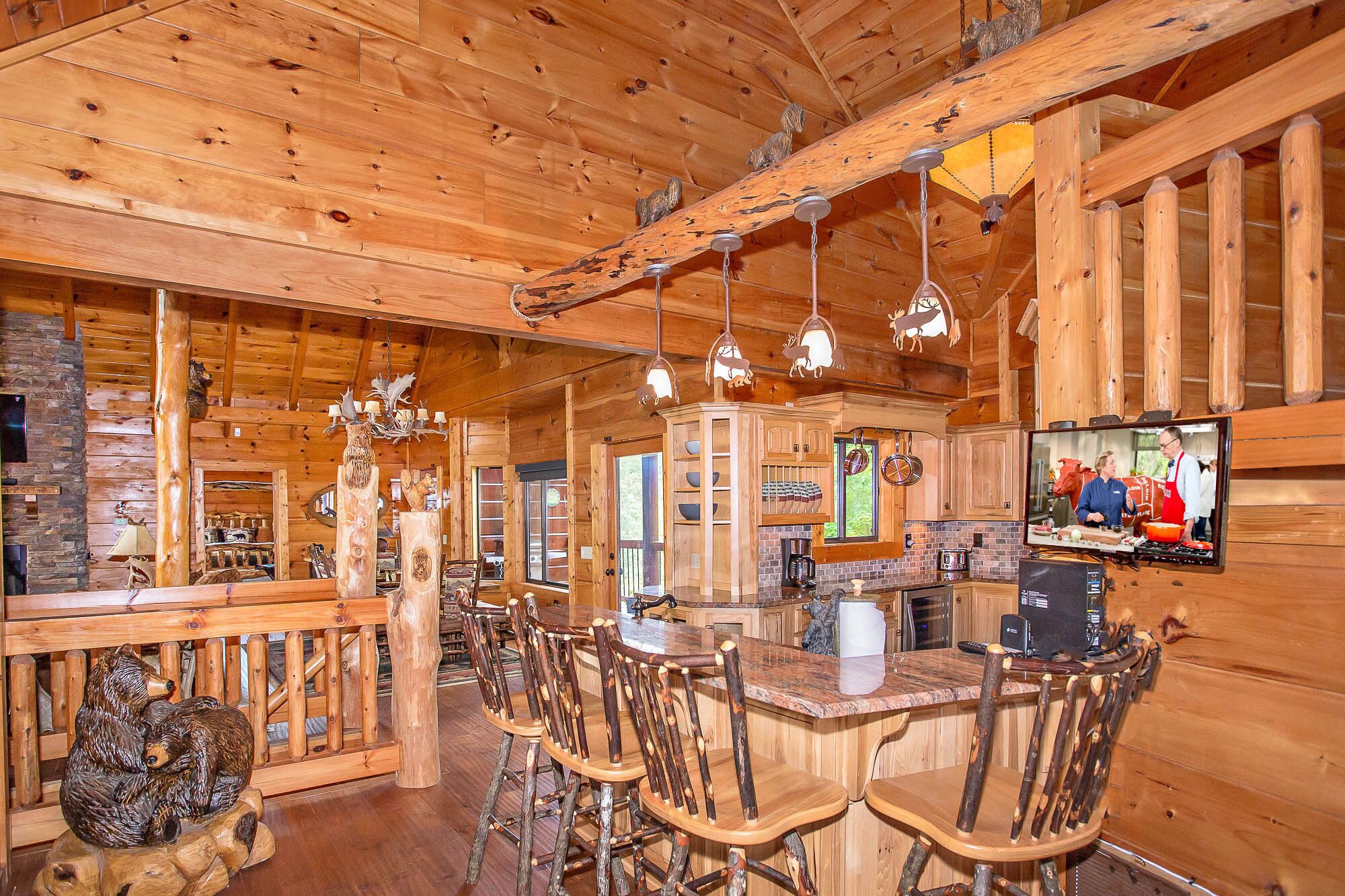 Grand Bluff Lodge: Superior Luxury in the Smokies! This cabin has it all, PLUS Resort Swimming Pool.