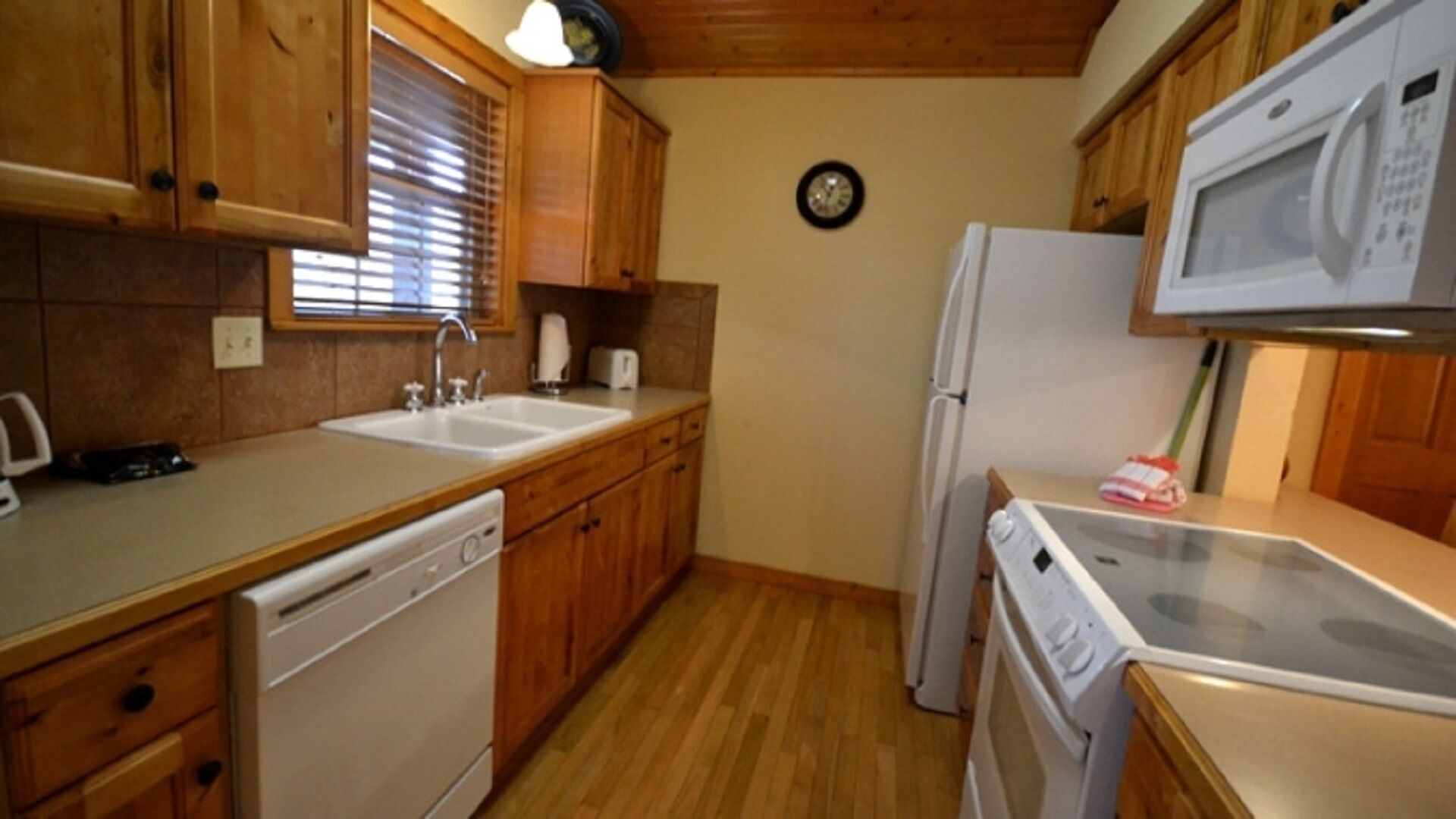 2Br Cabin 93, Pets, Pool, Fishing, Playground, Near Silver Dollar