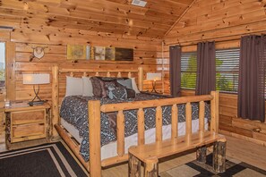 2 bedrooms, iron/ironing board, free WiFi, bed sheets - Majestic Mountain Escape: Panoramic Views! Resort Pool, Luxury, Hot Tub, WiFi, close to Attractions! (Sevierville)