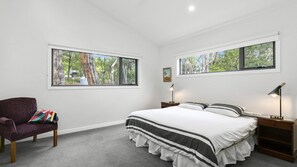 5 bedrooms, WiFi, bed sheets