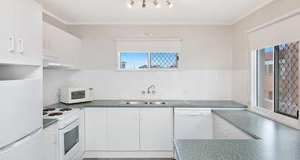 Legacy 4 - Affordable Beachfront Living in Bilinga (North Kirra) - Min. 3 Night Stays!