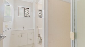 Shower - Legacy 4 - Affordable Beachfront Living in Bilinga (North Kirra) - Min. 3 Night Stays! (Bilinga)