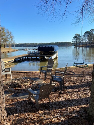 Private Lakefront Oconee cottage! Great View & Location! Peaceful Retreat