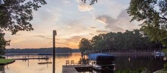 Private Lakefront Oconee cottage! Great View & Location! Peaceful Retreat