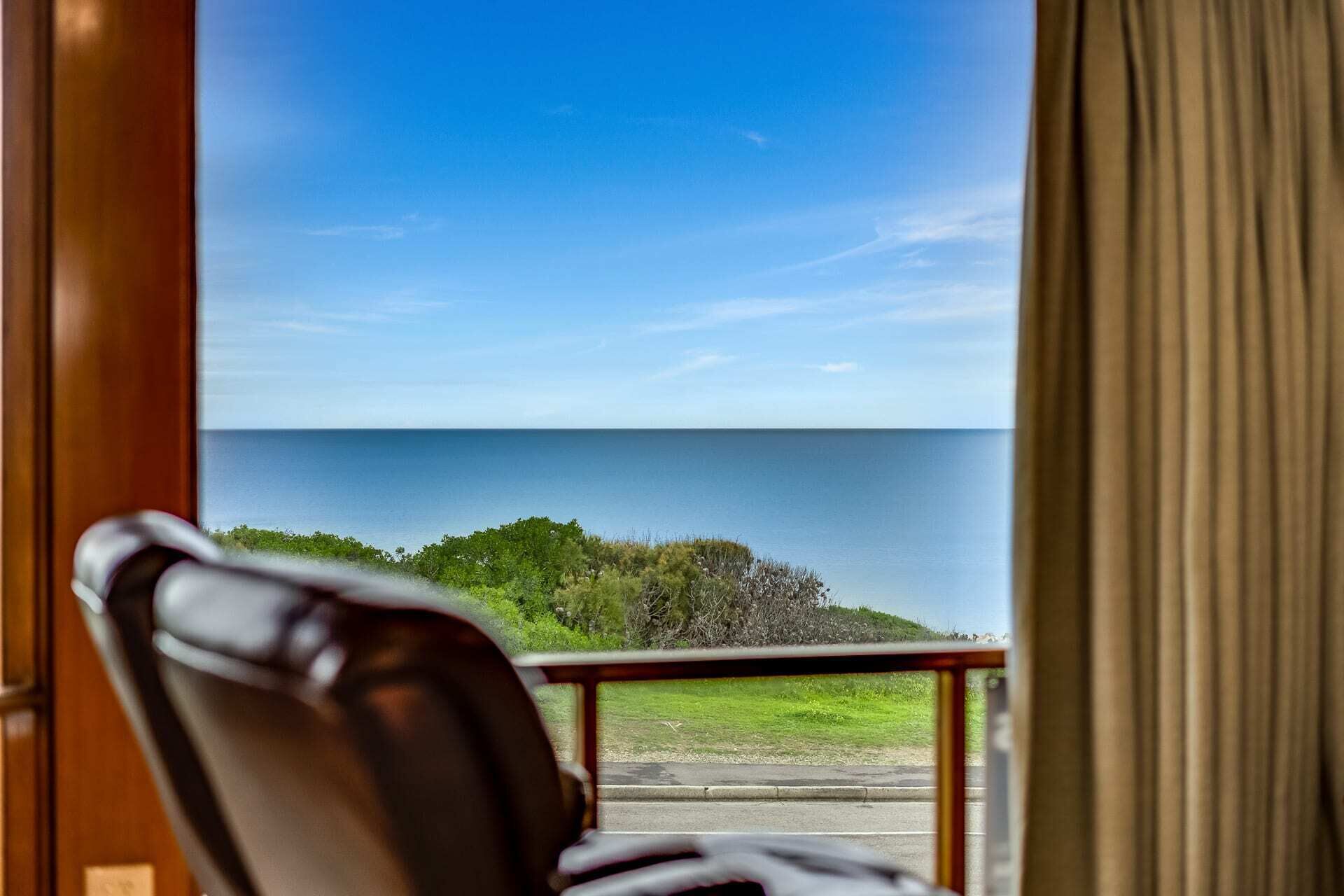 Green Bay 3 Unit 3 14 Merrilli - Beachfront — image 2