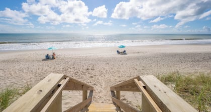 Oceanfront 2BR Condo 6th Floor Balcony with Stunning Ocean Views, 603