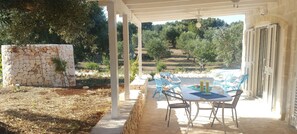 Outdoor dining - Villa Trulli Perla della Luce, Pool, AC, Privacy in olive grooves, Ceglie 2,5 km (Ceglie Messapica)