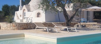 Villa & restrukturiertes Trulli mit privatem Pool, private Lage im Olivenhain