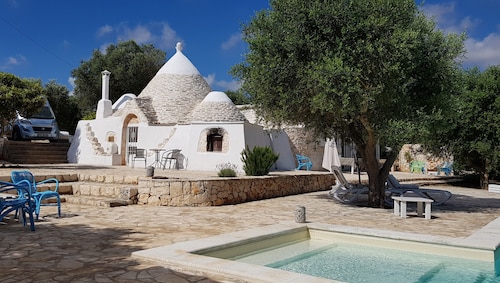 Villa Trulli Perla della Luce, Pool, AC, Privacy in olive grooves, Ceglie 2,5 km