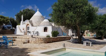Villa & restrukturiertes Trulli mit privatem Pool, private Lage im Olivenhain