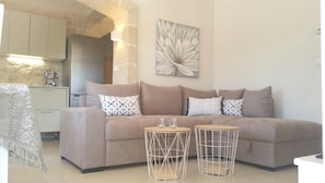 Televisie, een open haard en een stereo