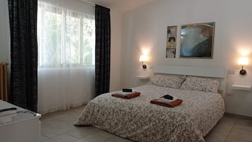 Tripla Standard | 1 camera, minibar, con stile personalizzato, con arredamento individuale