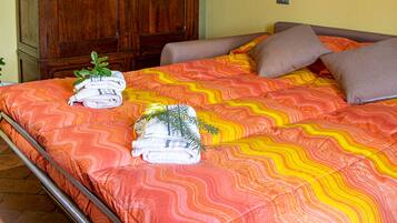 1 bedroom, bed sheets, wheelchair access
