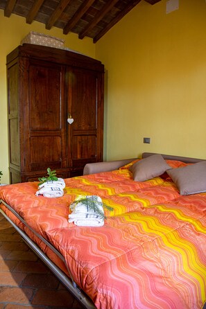 1 bedroom, bed sheets, wheelchair access