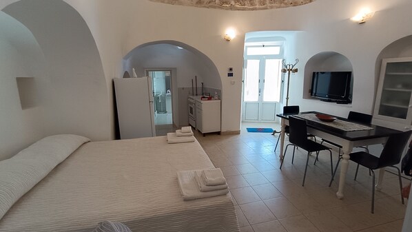 3 bedrooms, bed sheets