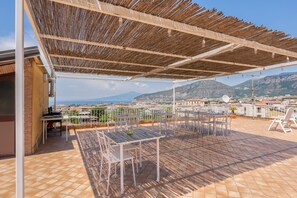 Outdoor dining - - VILLA FLAVIA - MANDARINI APARTMENT (Sant'Agnello)