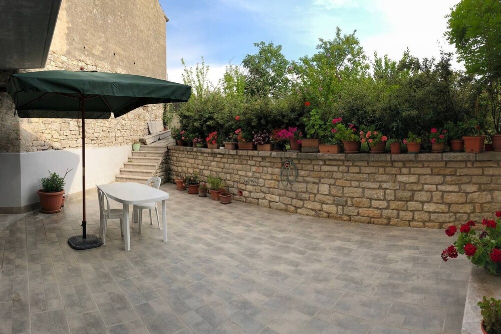 Comfortable apartment in the center of the village with a magnificent garden for relaxation