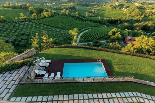  Repräsentative Villa zwischen Venedig und den Dolomiten auf den Prosecco-Hügeln 