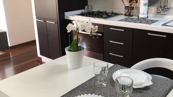 Fridge, oven, stovetop, dishwasher