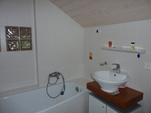 Baignoire, serviettes fournies