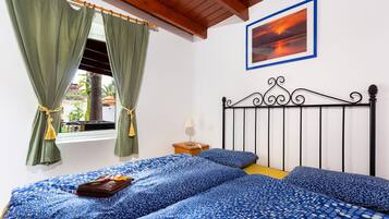 1 bedroom, travel crib, internet