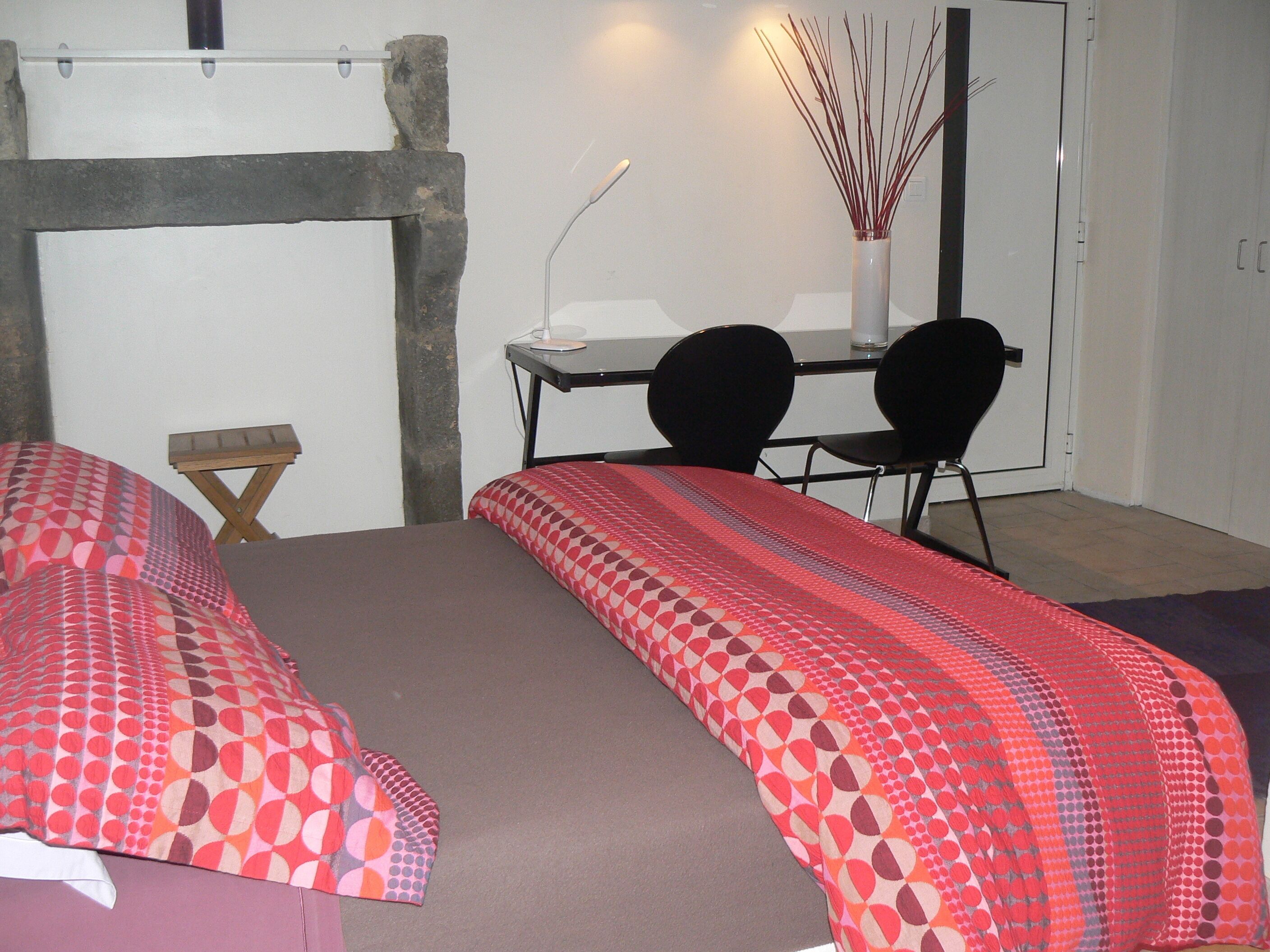 2 slaapkamers, een strijkplank/strijkijzer, internet, beddengoed