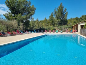 Outdoor pool - Grand Mazet garden level, 3 parental suites shared swimming pool - Vallée des Baux (Paradou)