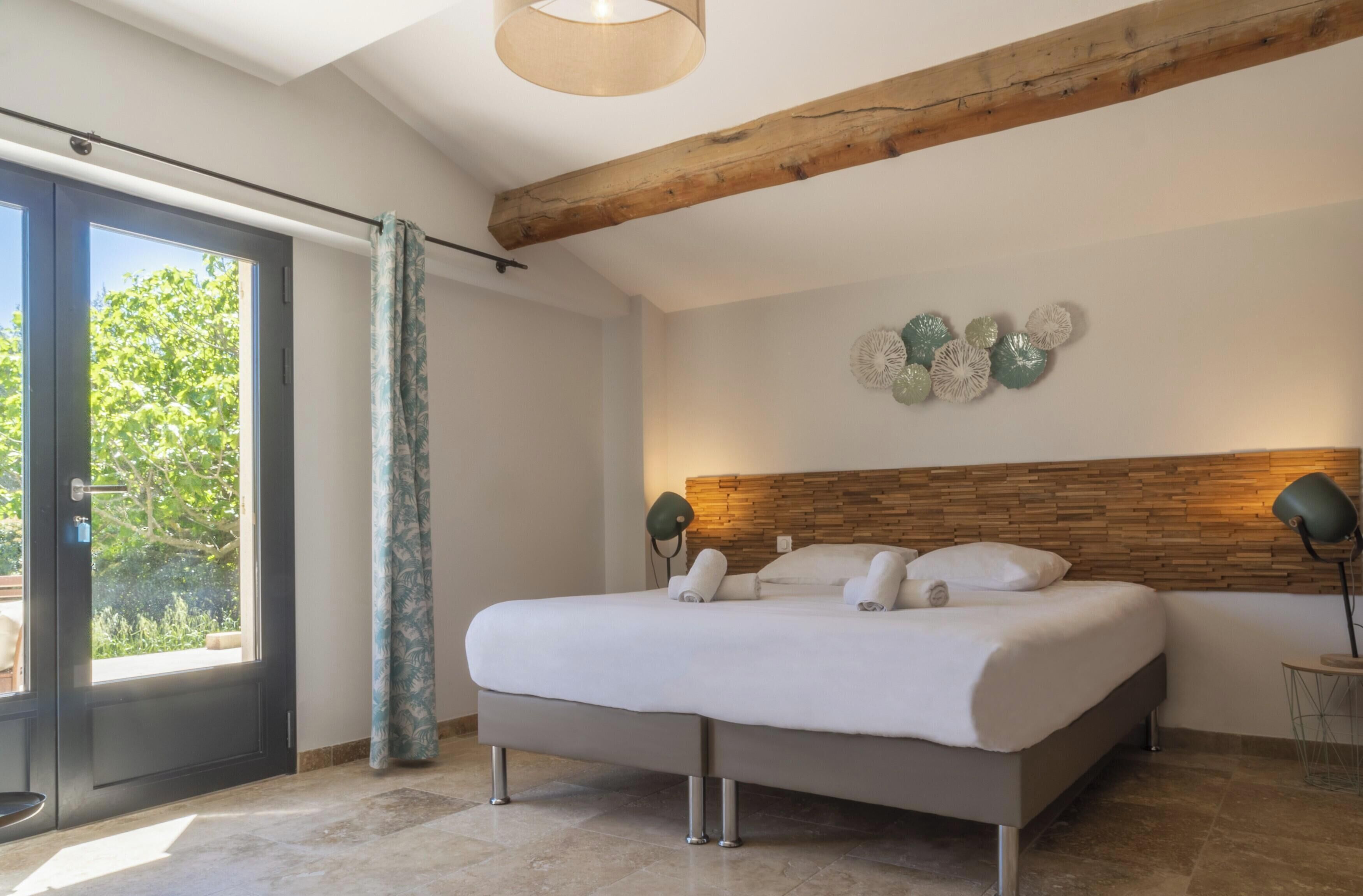 3 chambres, fer et planche à repasser, Wi-Fi, draps fournis