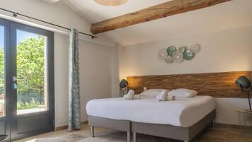 3 chambres, fer et planche à repasser, Wi-Fi, draps fournis