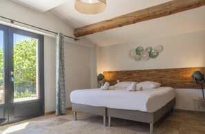 3 chambres, fer et planche à repasser, Wi-Fi, draps fournis