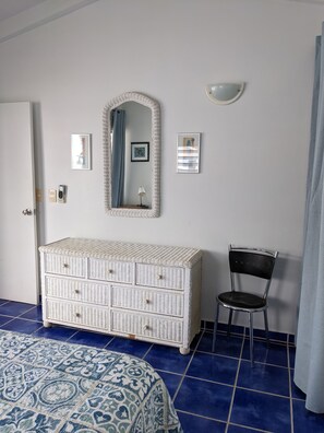1 bedroom, in-room safe, iron/ironing board, free WiFi