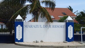 A sign for Marazul Dive Resort with a clear view of the resort's name and a palm tree in the background. - DIVE FROM YOUR DOORSTEP!  Oceanview Townhome with Diving Amenities at Marazul E1 (Sabana Westpunt)
