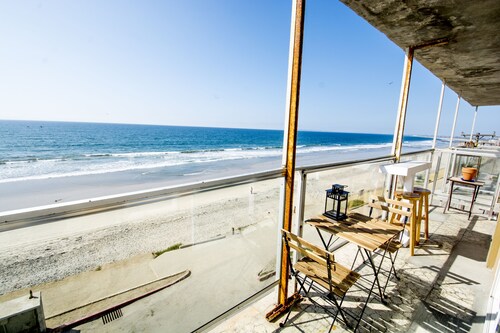 Kodikas BEACHFRONT 1 Bdr Apt