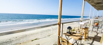 Cozy BEACHFRONT 1 Bdr Apt