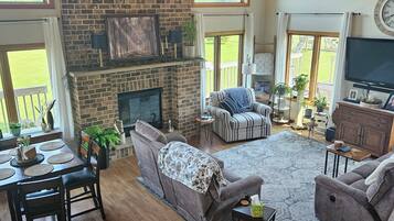 Télévision, cheminée, jeux vidéo, lecteur de DVD