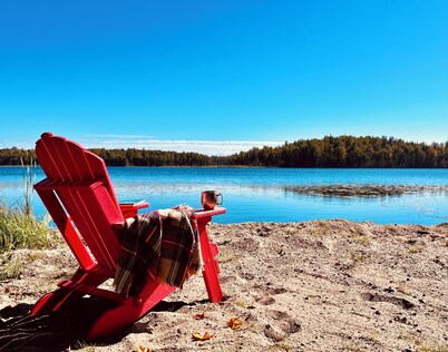 Water's Edge LAKE Cabin ~Beach~Kayaks~Wifi~SUP Board~Campfire~State Park Nearby!