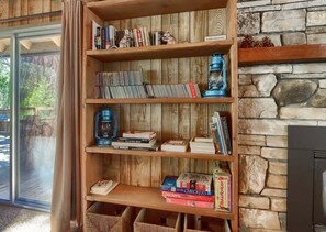 Interior - (43A) Mountain Retreat at The Redwoods In Yosemite (Yosemite National Park)