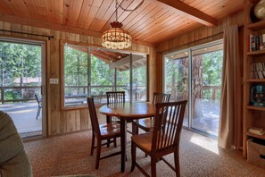 Dining - (43A) Mountain Retreat at The Redwoods In Yosemite (Yosemite National Park)
