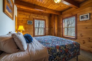 2 bedrooms, free WiFi, bed sheets - Chickadee Cabin (Hocking Hills area) (Sugar Grove)