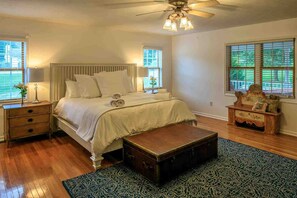 3 bedrooms, iron/ironing board, internet, bed sheets