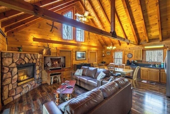 Téléviseur connecté, foyer, jeux vidéo, table de ping-pong