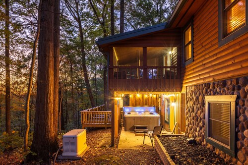 Hummingbird Cabin with Indoor Saltwater Pool