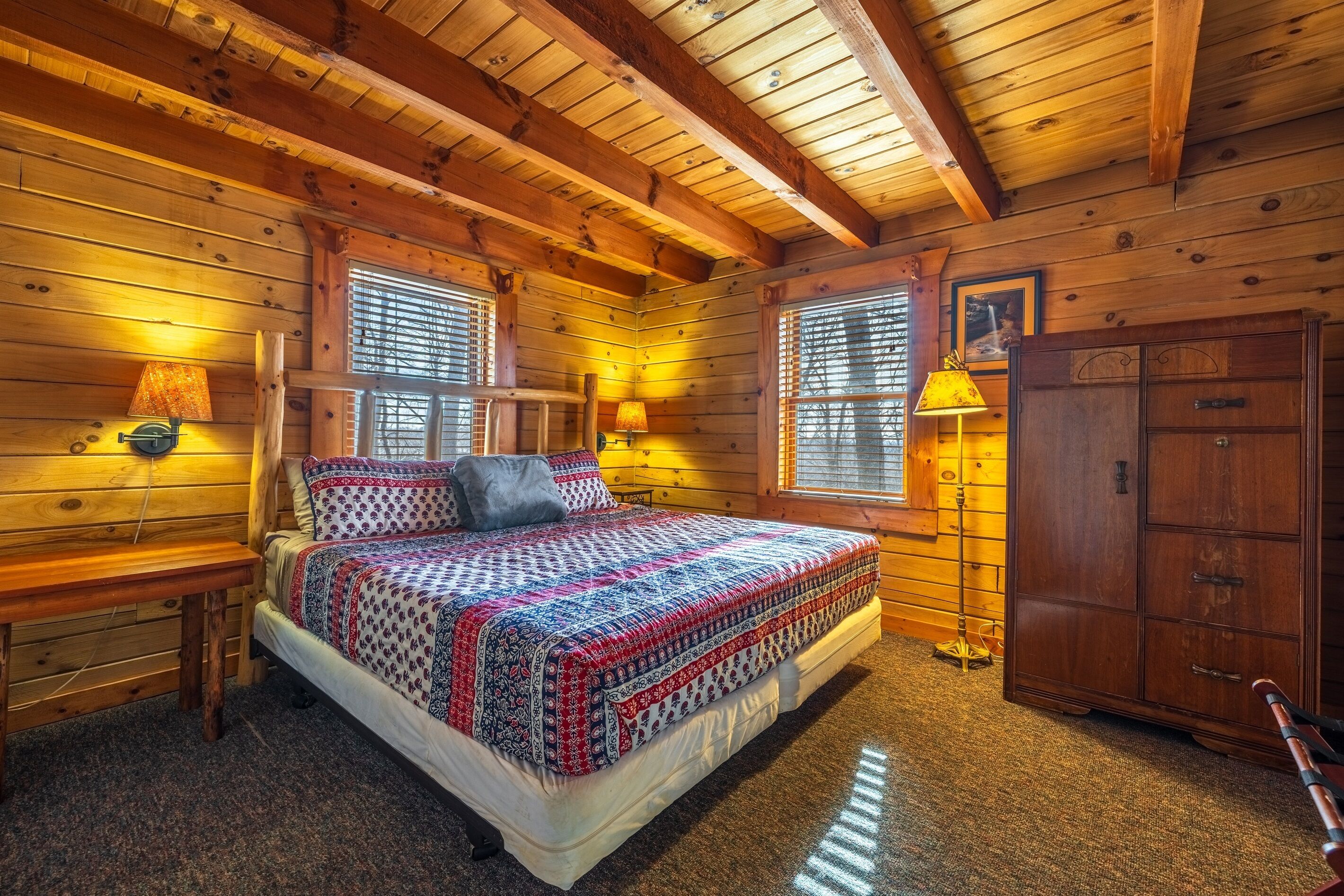 3 bedrooms, internet, bed sheets