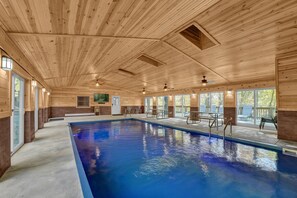 Indoor pool, a heated pool - Hummingbird Cabin with Indoor Saltwater Pool (Sugar Grove)