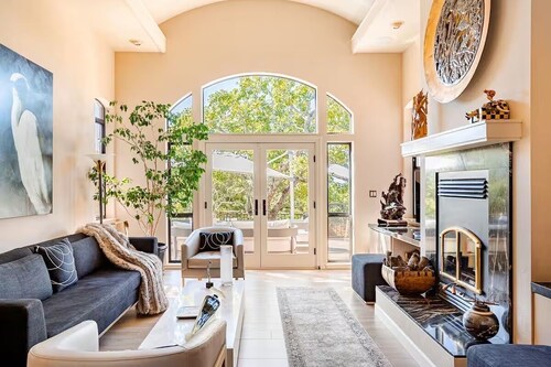 Resort-like Villa, 50' Infinity Edge Pool, Garden, Peaceful, Luxurious