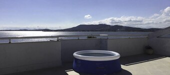 Entire floor coverage - 180m2 - Lagoon view.