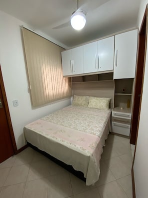 3 habitaciones, tabla de planchar con plancha, wifi y ropa de cama 