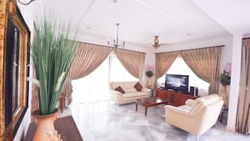 Familienvilla | Wohnzimmer | LED-Fernseher