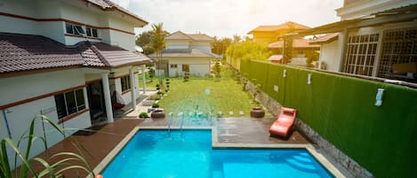 AuĂenpool, Sonnenschirme