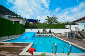 Outdoor pool, pool umbrellas - Villa 969 (Port Dickson)